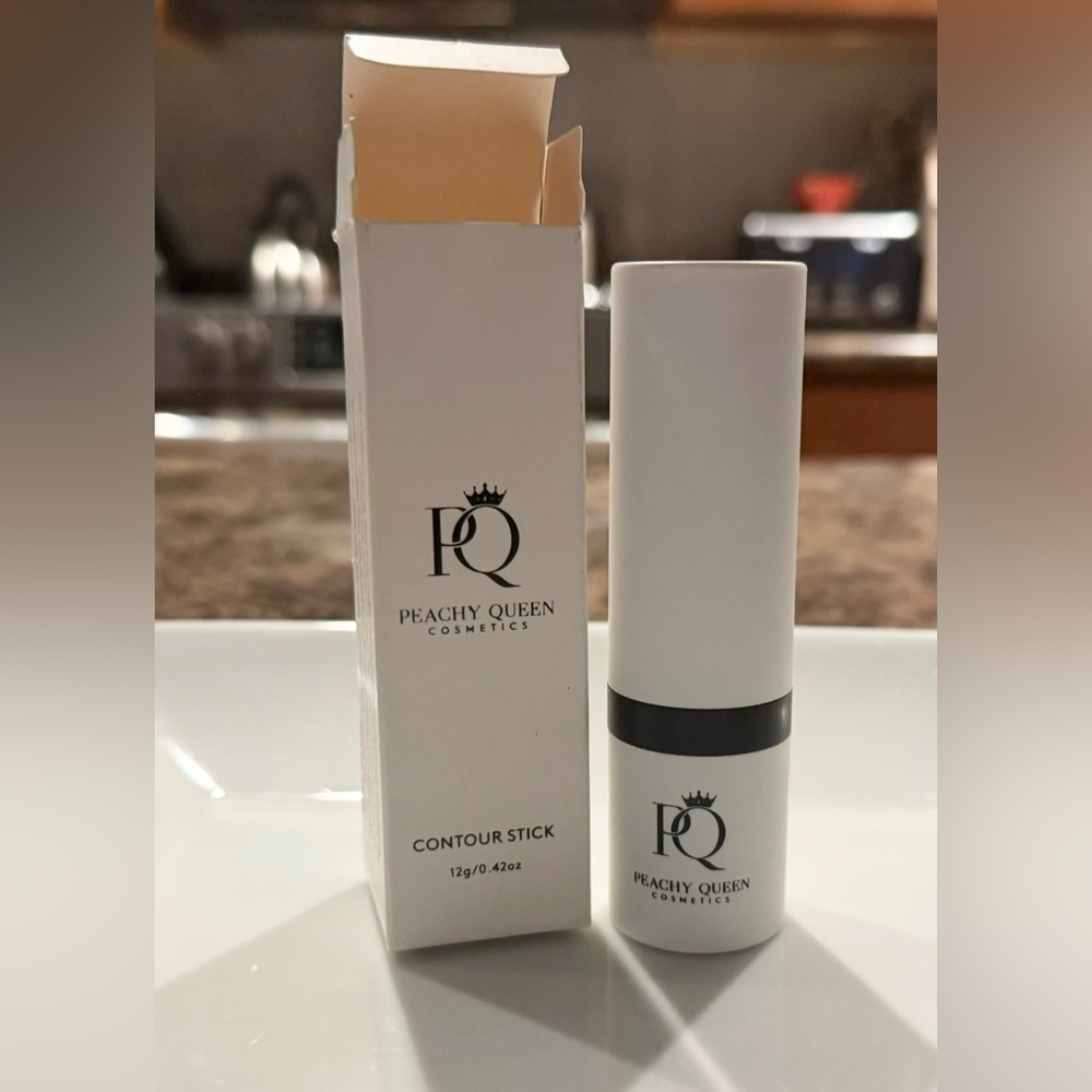 $2 Peachy Queen Contour Stick~New~$2 WITH ANY $10 ORDER OR MORE ITEMS